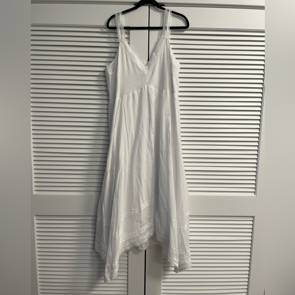 Express Crochet Trim White Dress. Size XL. Excellent Condition!